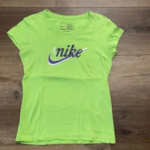 Women’s v neck Nike tee